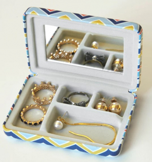 Portable Striped Jewelry Case