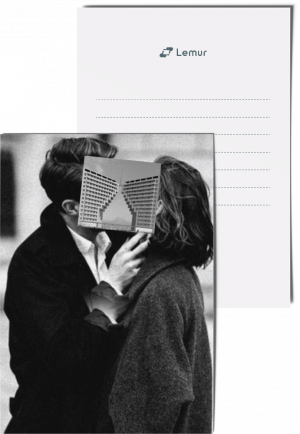 Փոստային բացիկ․ Համբույրվող շենքեր