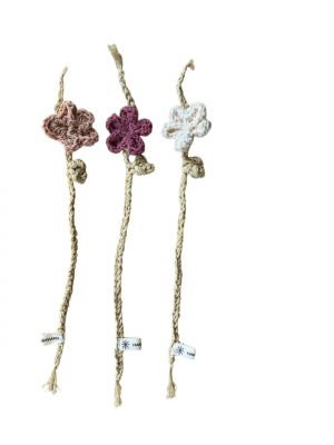 Ձեռագործ էջանիշ․ ծաղիկ․ Handbyhand